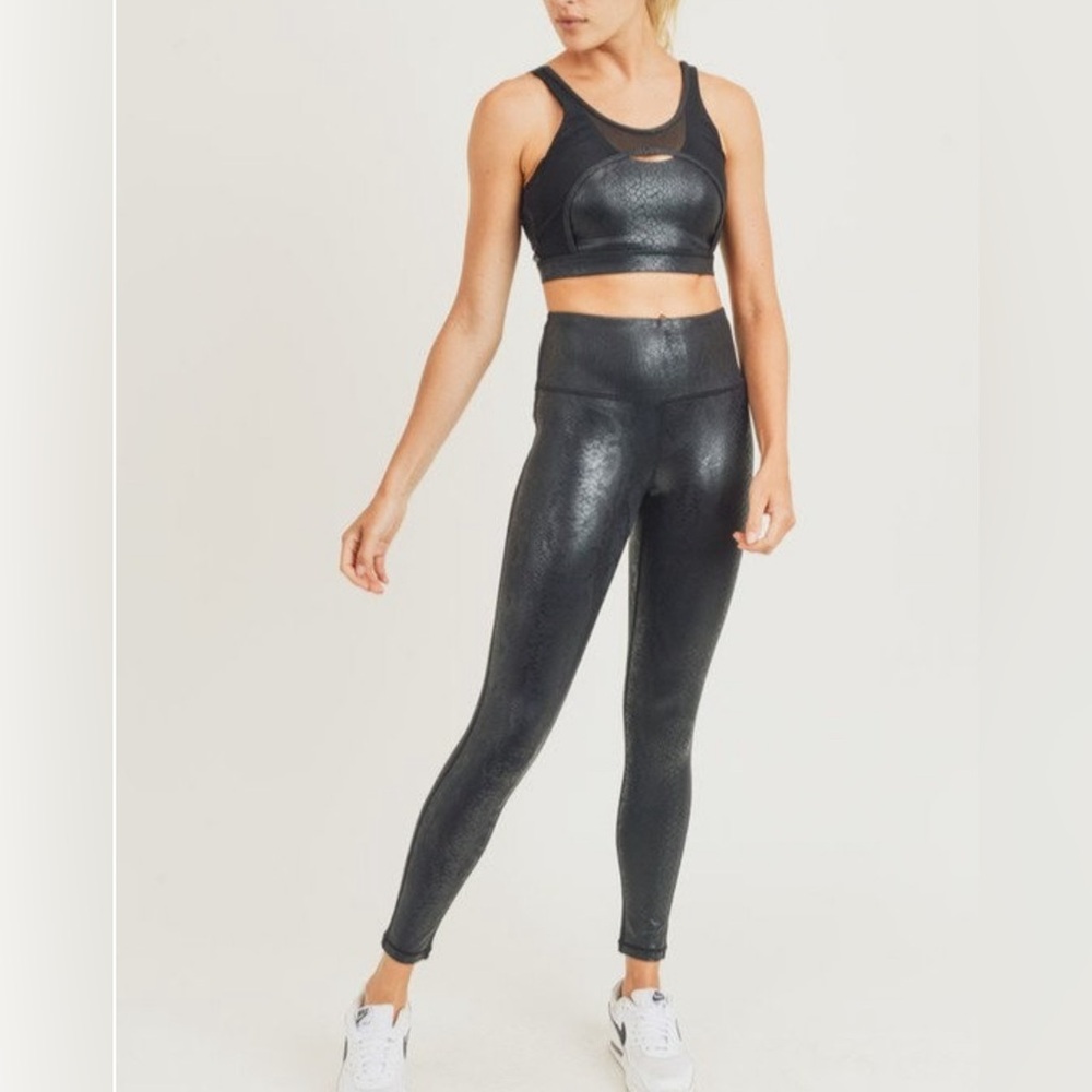 Mono B black snake workout set. Size medium.